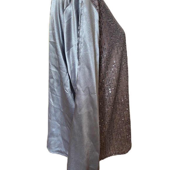 Silver Sequin V-Neck Top - Picture 4 of 6